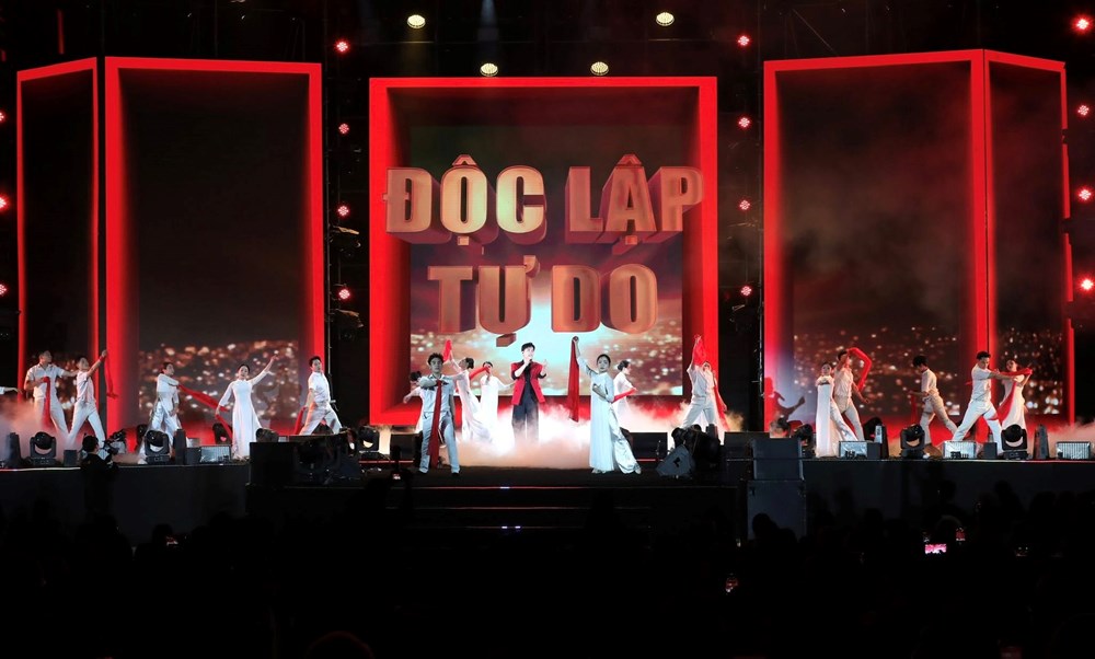 THE “ANH DUONG” POLITICAL ART PROGRAM